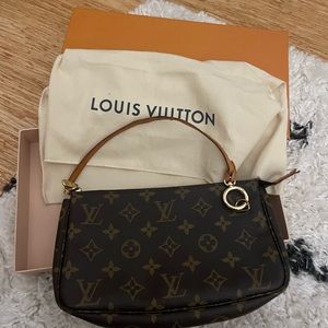 Louis Vuitton pochette